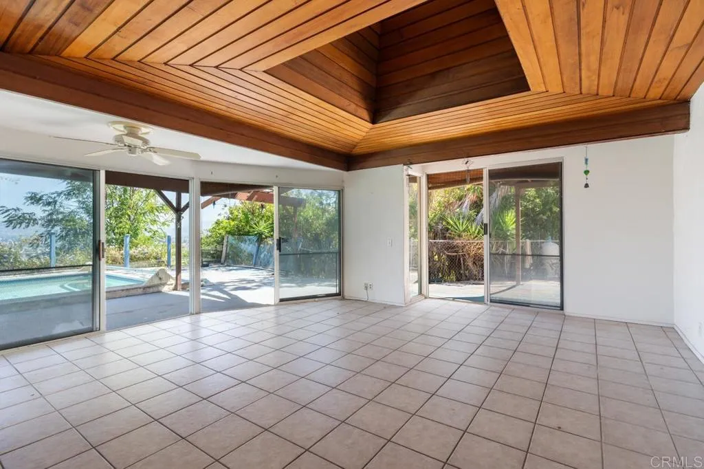 https://cdn.realtyfeed.com/cdn/127/306563282/ecb0c8822413494ff413e8738b9426dc.webp