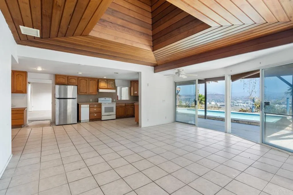 https://cdn.realtyfeed.com/cdn/127/306563282/fefd19ccb93f8d6b621cc1dc04230f9a.webp