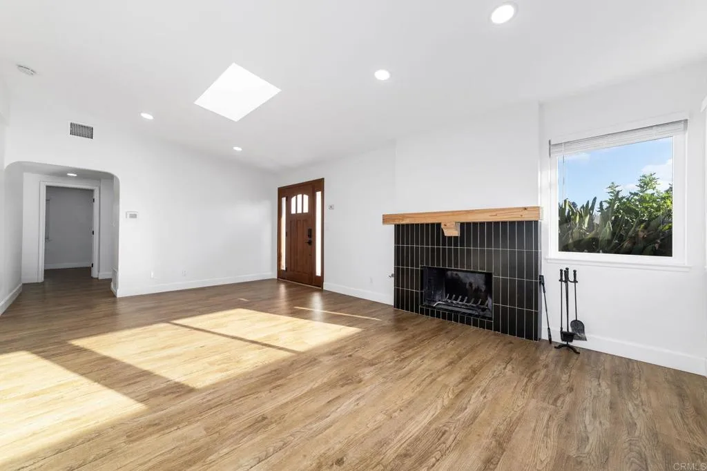 https://cdn.realtyfeed.com/cdn/127/306563340/522d7d90c5fc8deb520bd704406981f4.webp