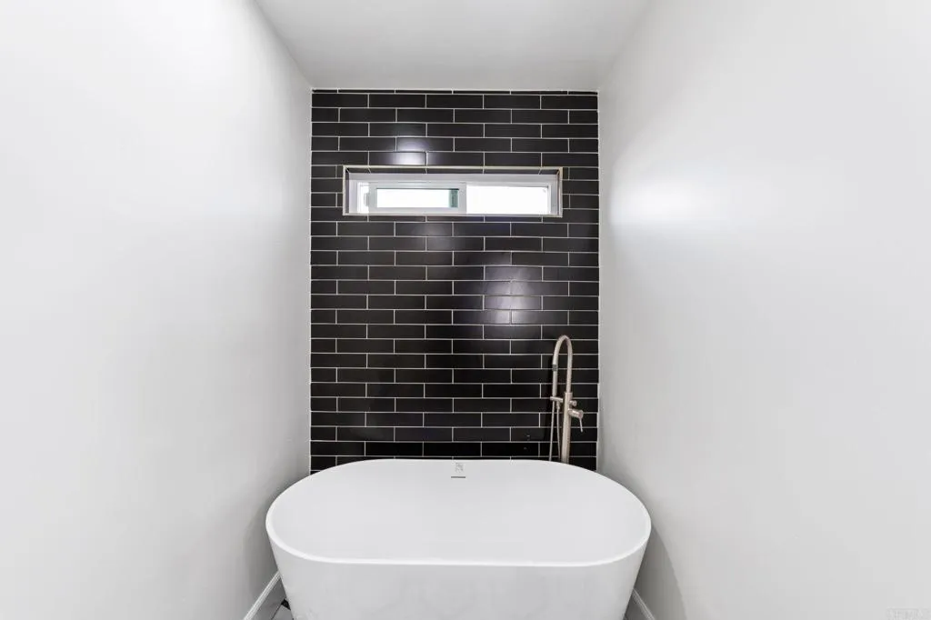 https://cdn.realtyfeed.com/cdn/127/306563340/59b62b3d6f5fd73cb6f70cc1fdac69d8.webp