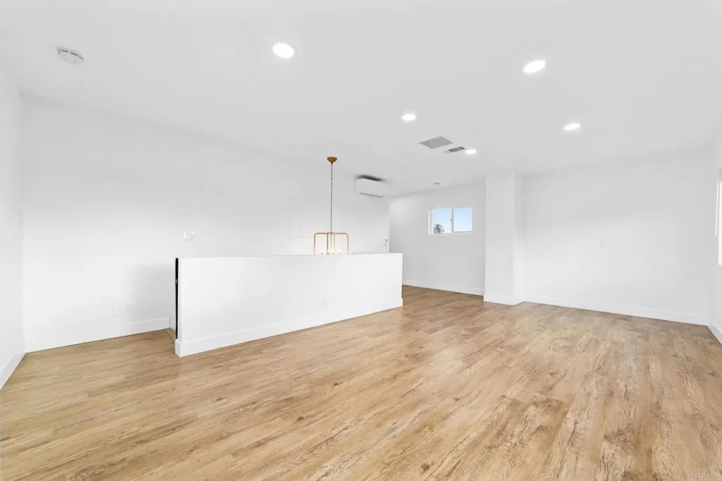https://cdn.realtyfeed.com/cdn/127/306563340/ecb3a97d3ab7f3616f840f97100e7ca3.webp