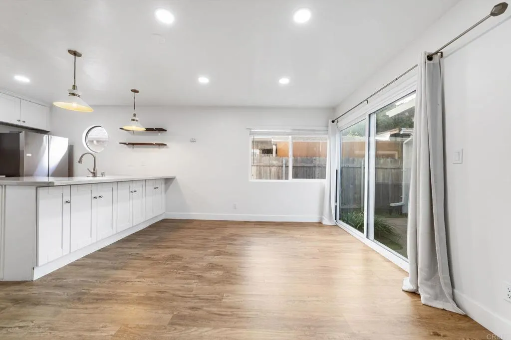 https://cdn.realtyfeed.com/cdn/127/306563340/fc9bc28549dd35bfea0bd5ac67fb6fa4.webp