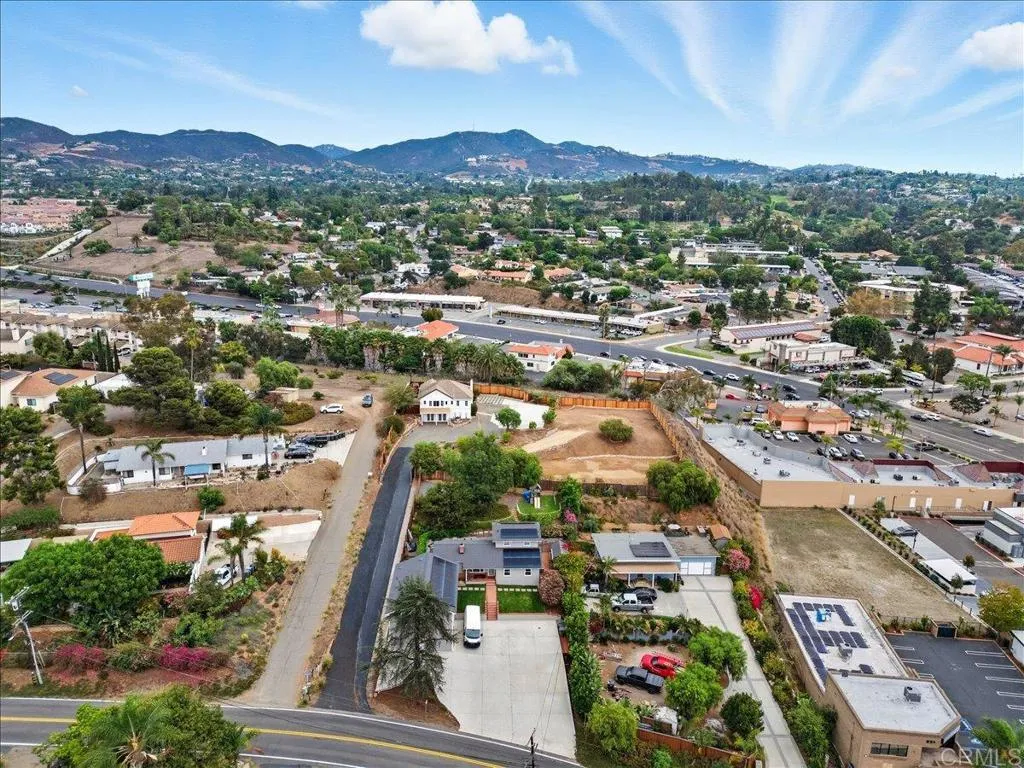 https://cdn.realtyfeed.com/cdn/127/306563365/c7a54d5d54969cc7bc23bdf6d7954c91.webp