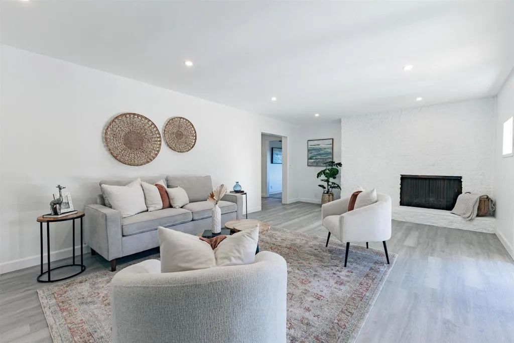 https://cdn.realtyfeed.com/cdn/127/306563404/01e4cba1027c7c2f79a9f8114bb8548c.webp