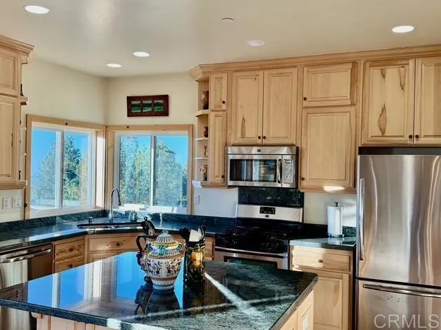 https://cdn.realtyfeed.com/cdn/127/306563520/6c15494718753850353e94e6dafd39cd.webp
