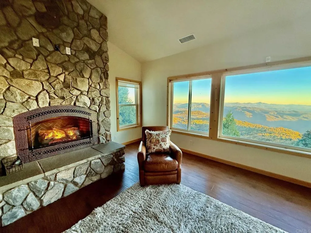 https://cdn.realtyfeed.com/cdn/127/306563520/701f4b5a5b102e527beb388710d70156.webp