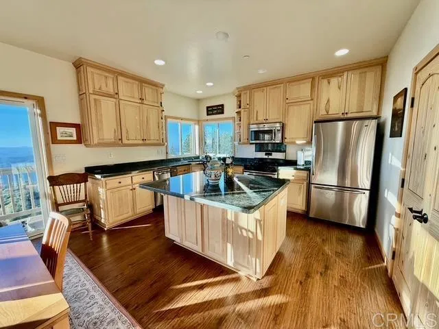 https://cdn.realtyfeed.com/cdn/127/306563520/8070df80f815f1869162826c67e4d59b.webp