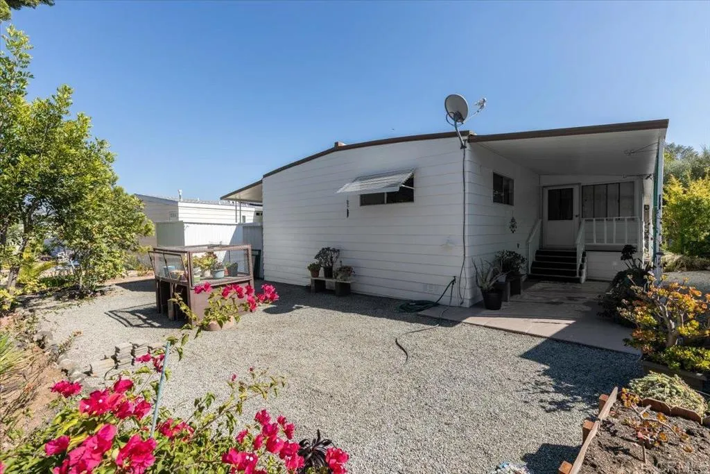 https://cdn.realtyfeed.com/cdn/127/306563547/32b5200eeb7959d9a4d2bee578cdc960.webp