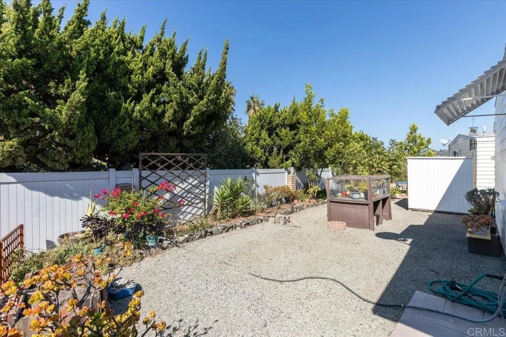 https://cdn.realtyfeed.com/cdn/127/306563547/e8827f00b1cb844c86c8d319fd8748da.webp
