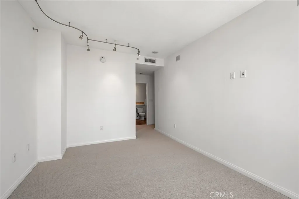 Photo #27: ND25231730 Listing: Photo #27