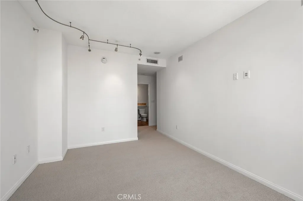 https://cdn.realtyfeed.com/cdn/127/306563577/6b285fa21780ef565c2e9653ea8366f9.webp