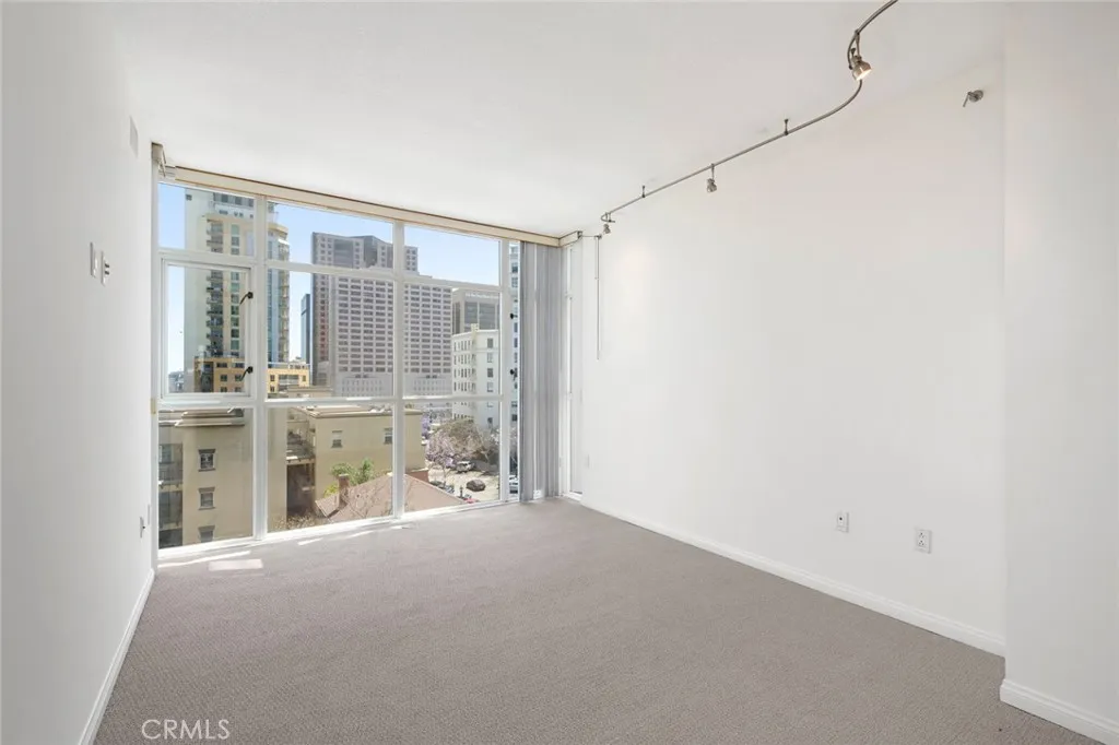 https://cdn.realtyfeed.com/cdn/127/306563577/fb60979c41635f0d8ff6201f598d08d9.webp