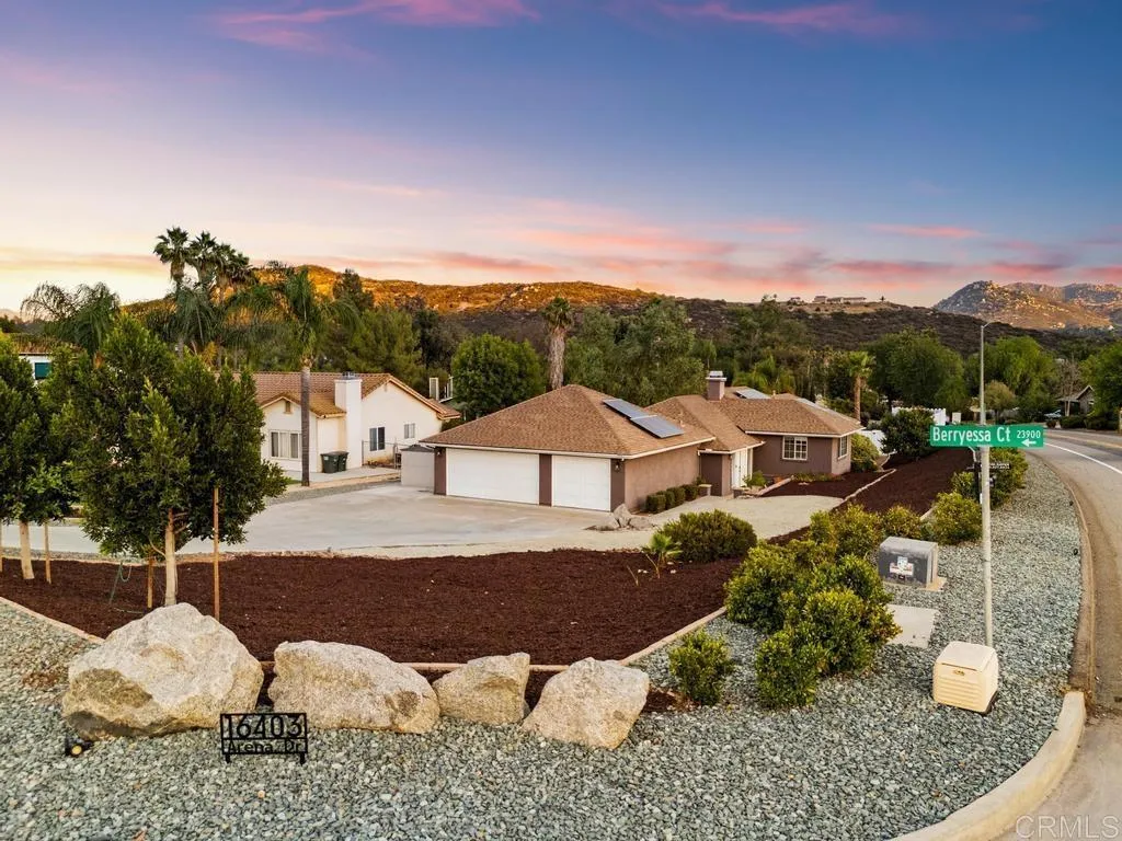https://cdn.realtyfeed.com/cdn/127/306563582/1cb5a73d77752fd472ca2714dcc30c64.webp