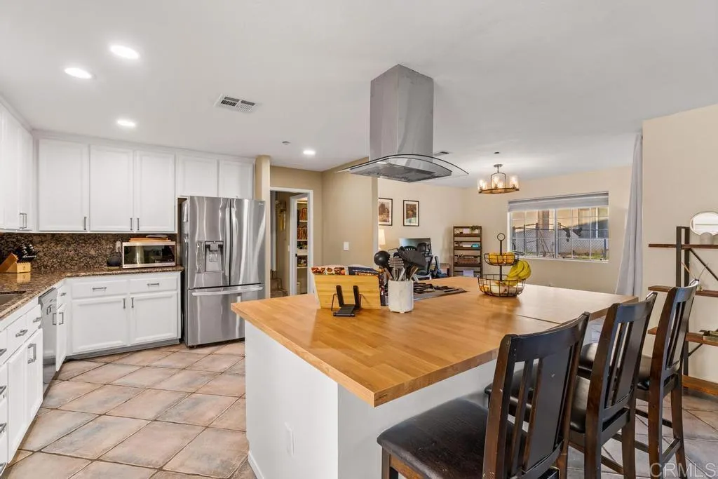 https://cdn.realtyfeed.com/cdn/127/306563582/4491f88ca9c9f428f0c4d1afb612d54f.webp