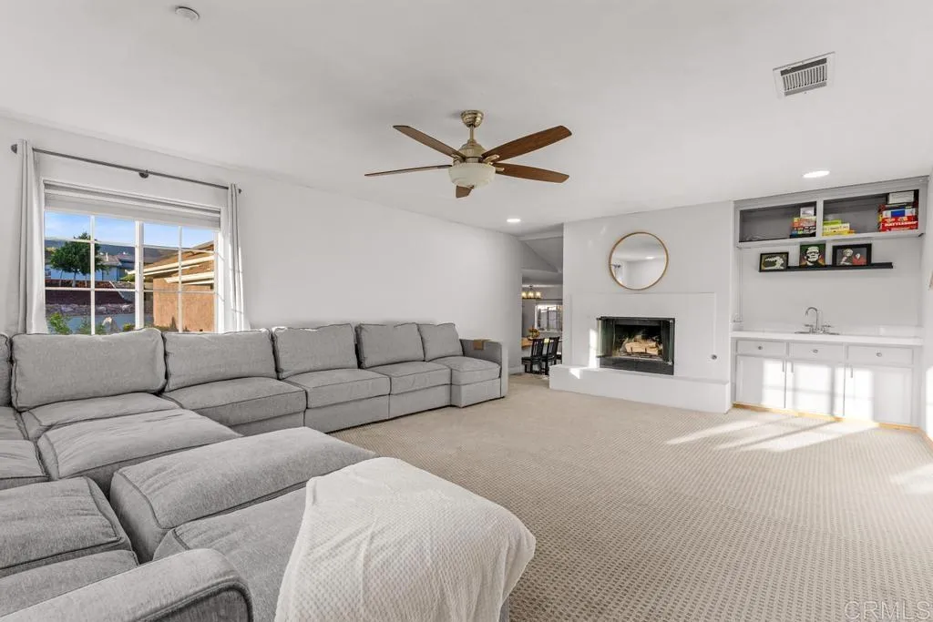 https://cdn.realtyfeed.com/cdn/127/306563582/7d7781f54341d420b295f8e12dd682c8.webp