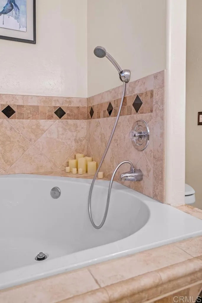 https://cdn.realtyfeed.com/cdn/127/306563582/f5d39a54d41459714d025d8ba7abf971.webp