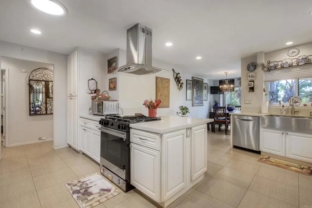 https://cdn.realtyfeed.com/cdn/127/306563632/7828c6bb9e41f2061f3bc9c65085fb0d.webp