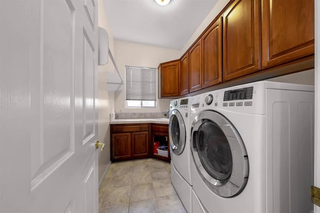 https://cdn.realtyfeed.com/cdn/127/306563641/01a9470eb59147e028efa48e34860596.webp