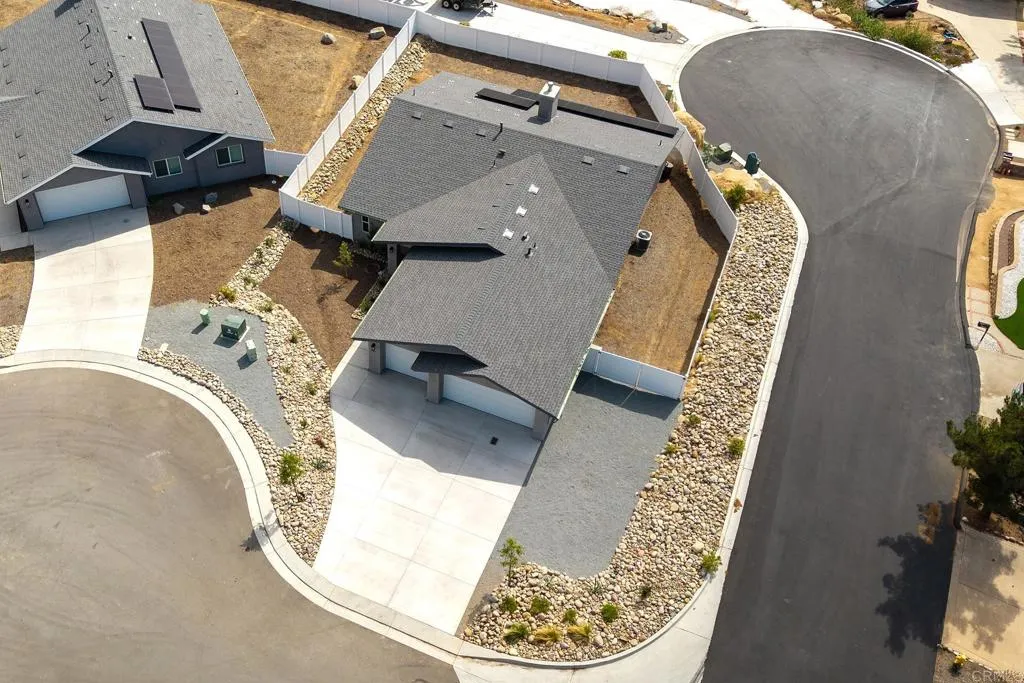 https://cdn.realtyfeed.com/cdn/127/306563662/cb0a84d59460f8c96df76ff34bbbbea0.webp