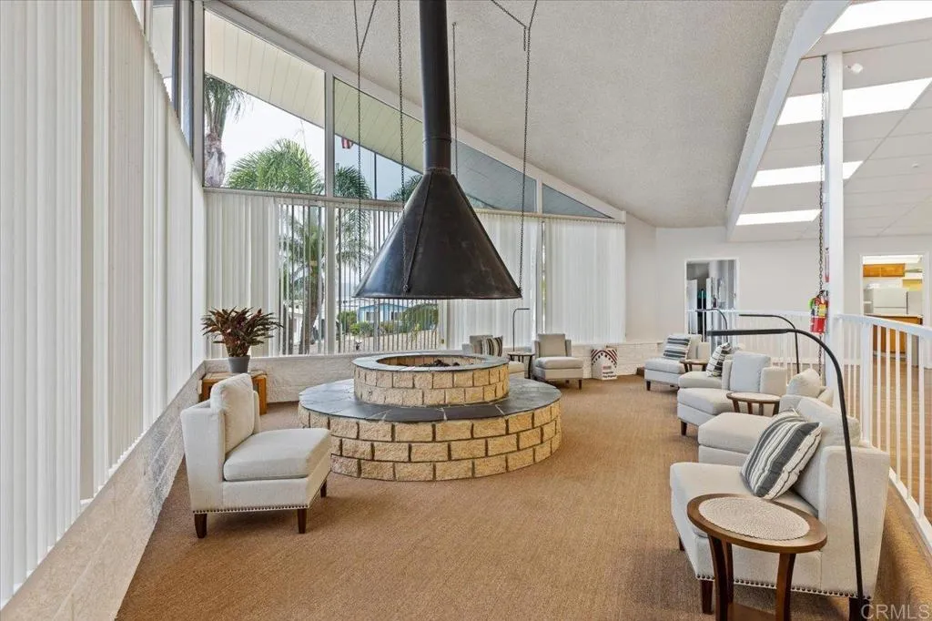 https://cdn.realtyfeed.com/cdn/127/306563703/28caaf0a45d644e822b6c2fdd49e162c.webp