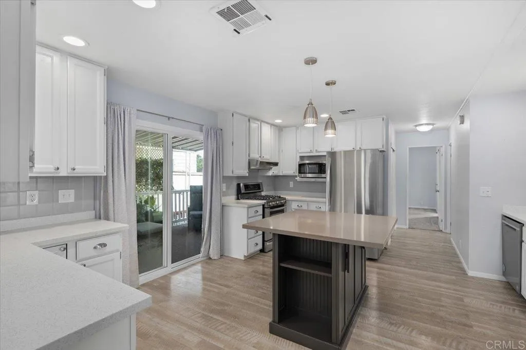 https://cdn.realtyfeed.com/cdn/127/306563703/34be31b39536a0f1ec4e1b20be4b074e.webp