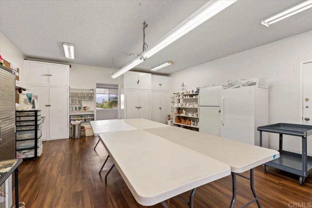https://cdn.realtyfeed.com/cdn/127/306563703/8cb754897a76426b3a96b5b8e4820164.webp