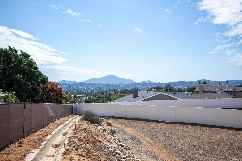 https://cdn.realtyfeed.com/cdn/127/306563711/c21676e4bf5150f4ff3a7d5b2b69d2df.webp