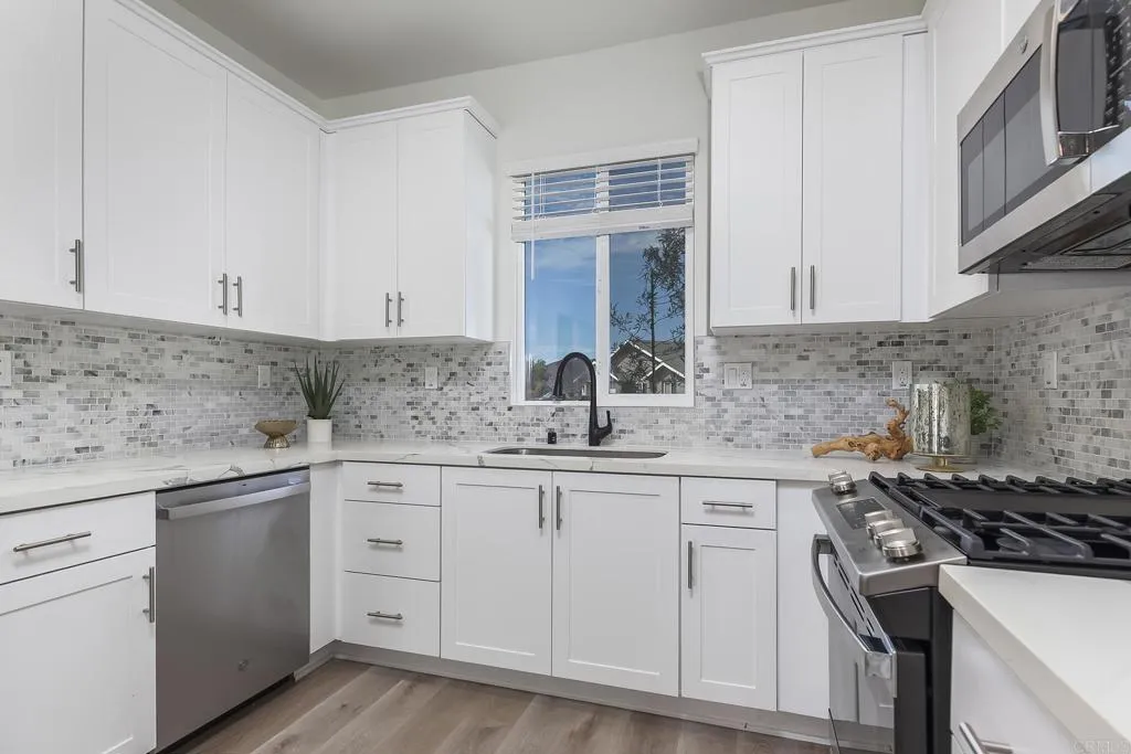 https://cdn.realtyfeed.com/cdn/127/306563711/cf26ac9cebf8e28af81f8bef4996033b.webp