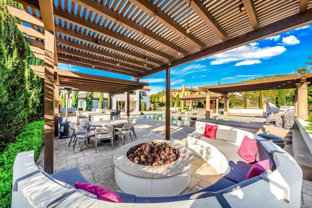 https://cdn.realtyfeed.com/cdn/127/306563725/275324abf631570e6f3c33228b8f4355.webp