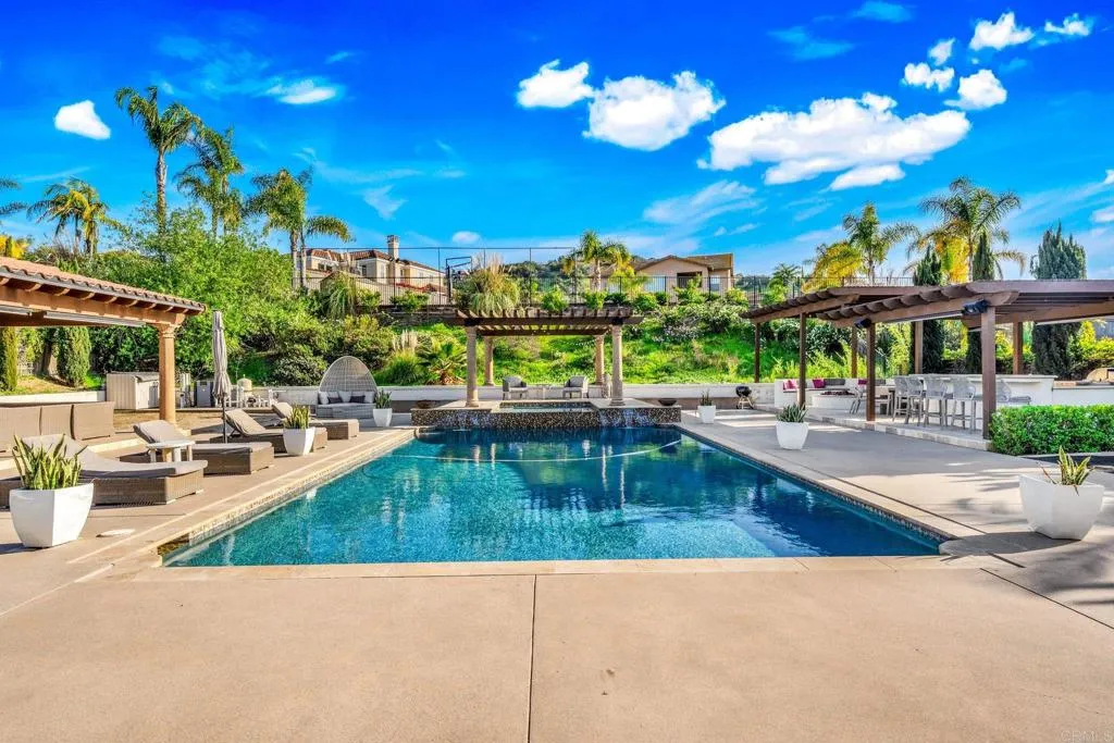 https://cdn.realtyfeed.com/cdn/127/306563725/427b0f9e12fdba38928240458318aba9.webp