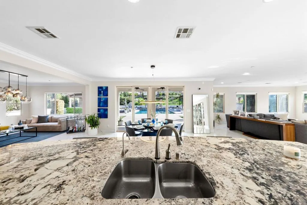 https://cdn.realtyfeed.com/cdn/127/306563725/505e0766a353c9cefb0c9b3631381320.webp