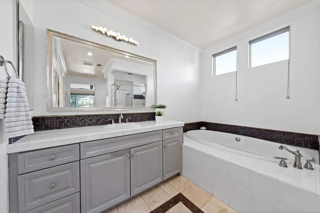 https://cdn.realtyfeed.com/cdn/127/306563725/6d34925ad79b640155a48f287e12379e.webp