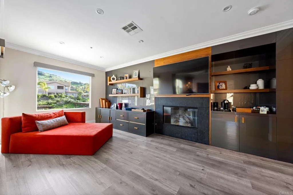 https://cdn.realtyfeed.com/cdn/127/306563725/7d668dadb286c4188261d15af7181b34.webp