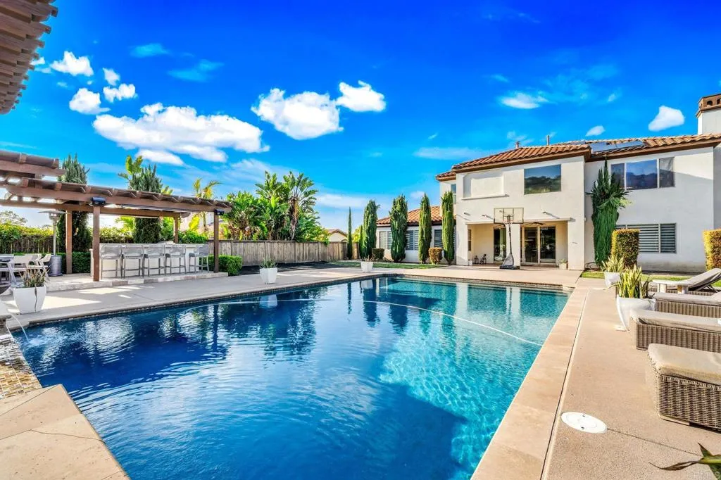 https://cdn.realtyfeed.com/cdn/127/306563725/a59b7ba12cffe96c544783894dfb685d.webp