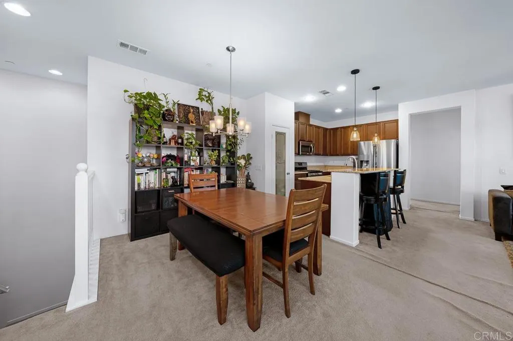 https://cdn.realtyfeed.com/cdn/127/306563795/43f8d7d6dd123fd8c0c8bf6e0d2e4f22.webp