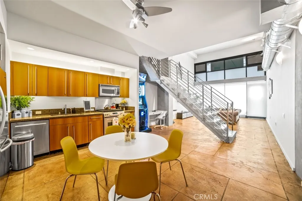 https://cdn.realtyfeed.com/cdn/127/306563821/05fcd8dd8edbf0d829f023385593caca.webp