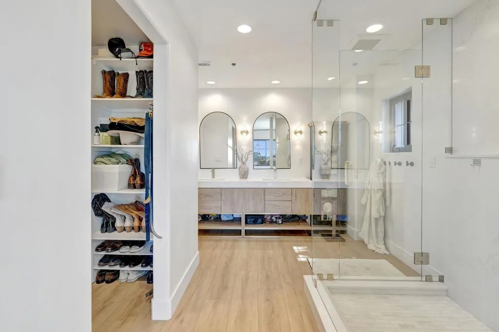 https://cdn.realtyfeed.com/cdn/127/306563839/1cda9ced17bff4fffca60d17803197c6.webp