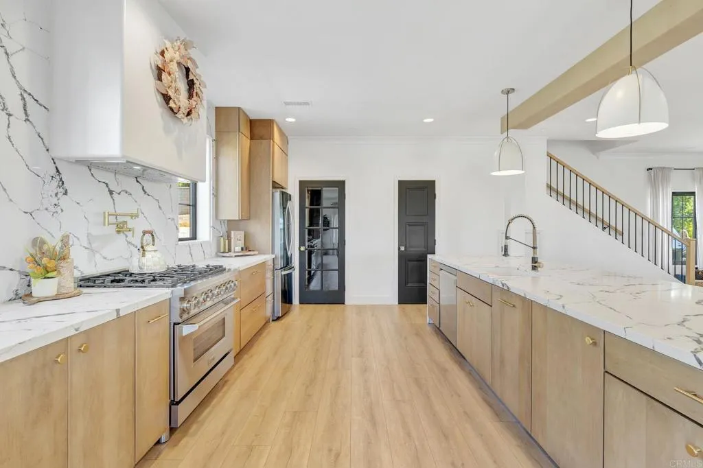 https://cdn.realtyfeed.com/cdn/127/306563839/3caa2be5f4cbf29e7eeb7e61d537a3a4.webp