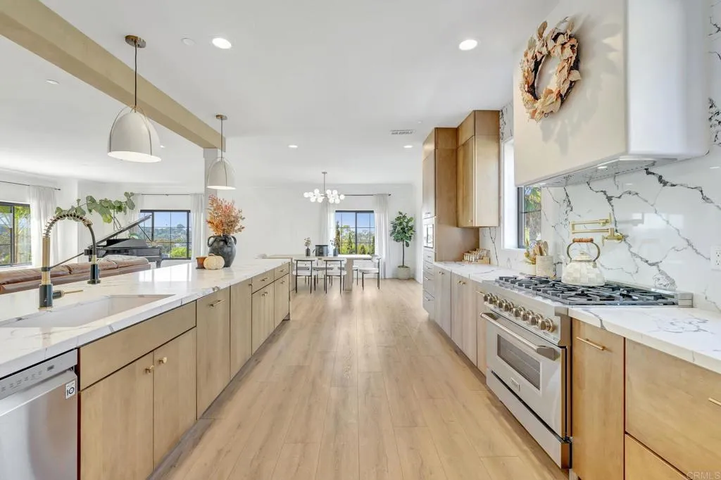 https://cdn.realtyfeed.com/cdn/127/306563839/85f79af004cc87068042bafd33e11425.webp