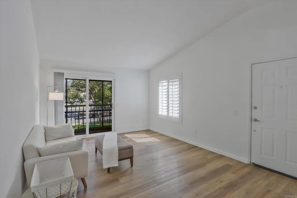 Photo #5: PTP2507759 Listing 
