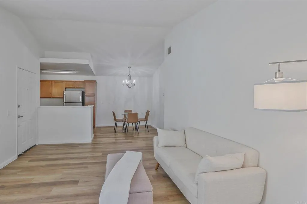 https://cdn.realtyfeed.com/cdn/127/306563843/3d77a10e1c4f83095a90ffd33edb0ebc.webp