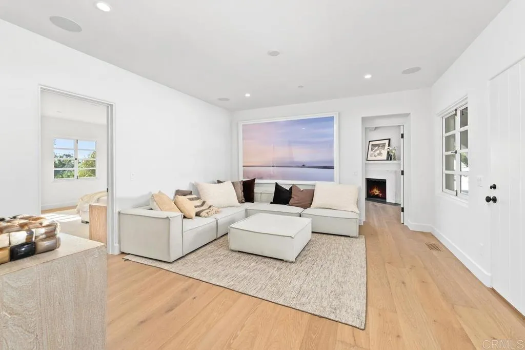 https://cdn.realtyfeed.com/cdn/127/306563885/913c3b3a0d2952b0905d637f86317768.webp