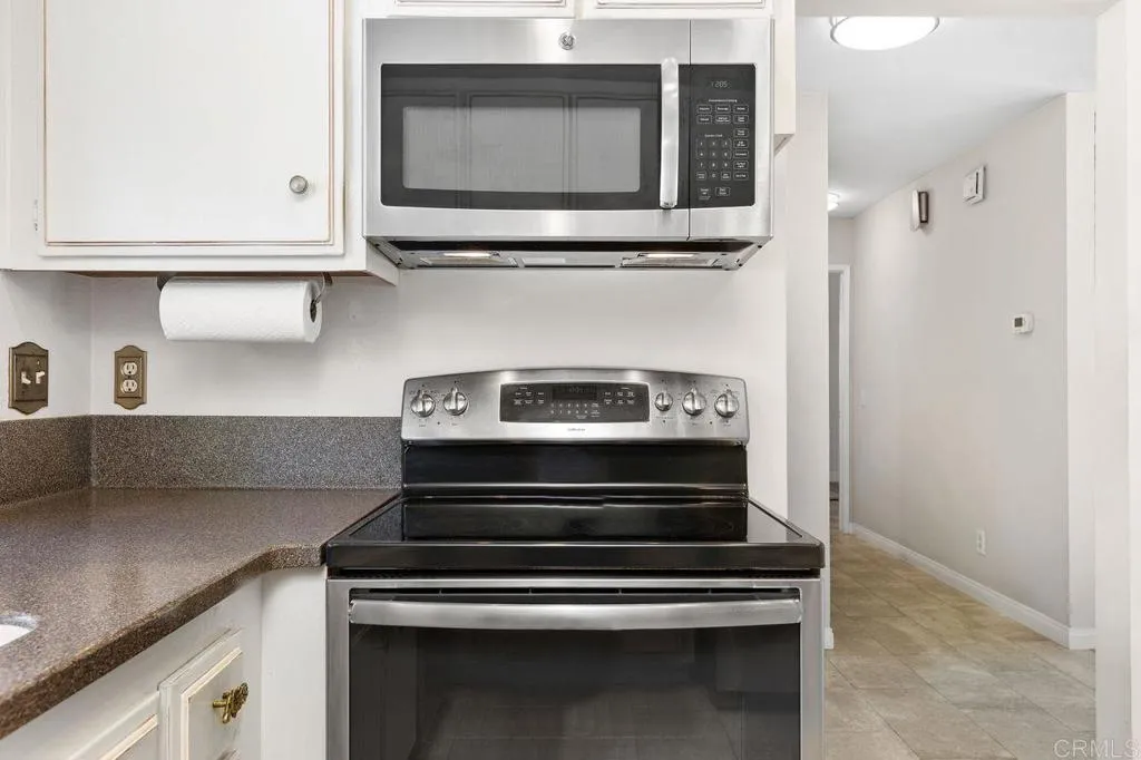 https://cdn.realtyfeed.com/cdn/127/306563887/01faaaefbe7d05310aceab73da172f1f.webp