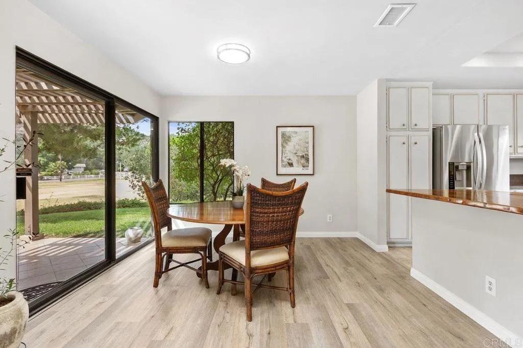 https://cdn.realtyfeed.com/cdn/127/306563887/211587ebaa24f2f5dff724a069d60a3d.webp