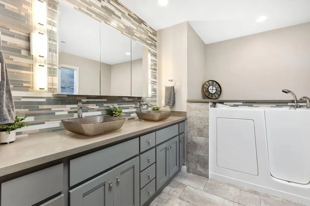 https://cdn.realtyfeed.com/cdn/127/306563887/cf9df8b8d82414b9c96d9e7a957655c2.webp