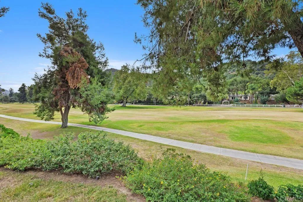 https://cdn.realtyfeed.com/cdn/127/306563887/f9182d142fba455f891204ec9cb17c04.webp