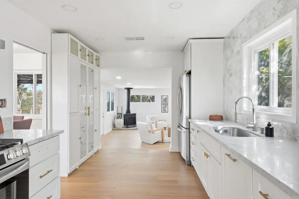 https://cdn.realtyfeed.com/cdn/127/306563890/37e44fb974b535b49ab734a6bb802c08.webp