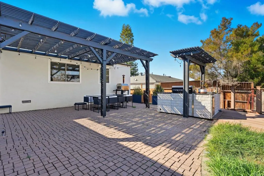 https://cdn.realtyfeed.com/cdn/127/306563890/9af5289cd4fac8598cc7adf1c0b3fdcd.webp