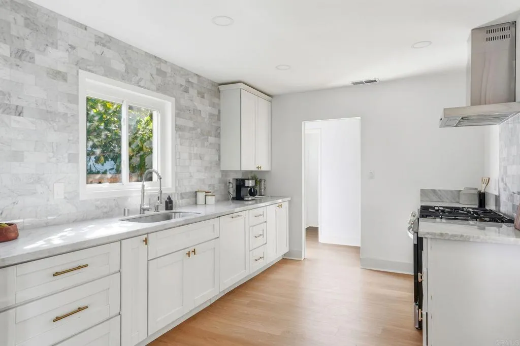 https://cdn.realtyfeed.com/cdn/127/306563890/e2b07c11b5f665e3ff6e7c830c7c1dc4.webp
