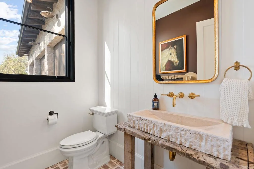 https://cdn.realtyfeed.com/cdn/127/306563912/a2d67adfad7ee4575425b2d1a9a09e3c.webp